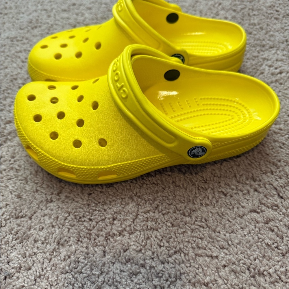 Crocs women’s yellow Crocs - Picture 2 of 4